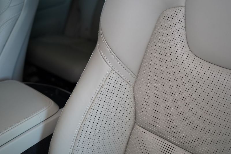 Volvo XC90 B5 PLUS AWD, Vzduch, Ventilace - fotka 18 z 47