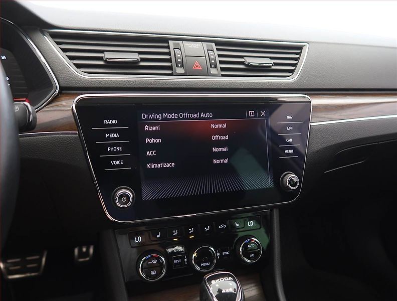 Škoda Superb (2022) Scout 2.0 TSI - fotka 22 z 32