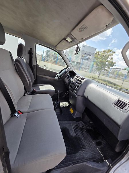 Toyota Hi-Ace (2009) - fotka 9 z 15