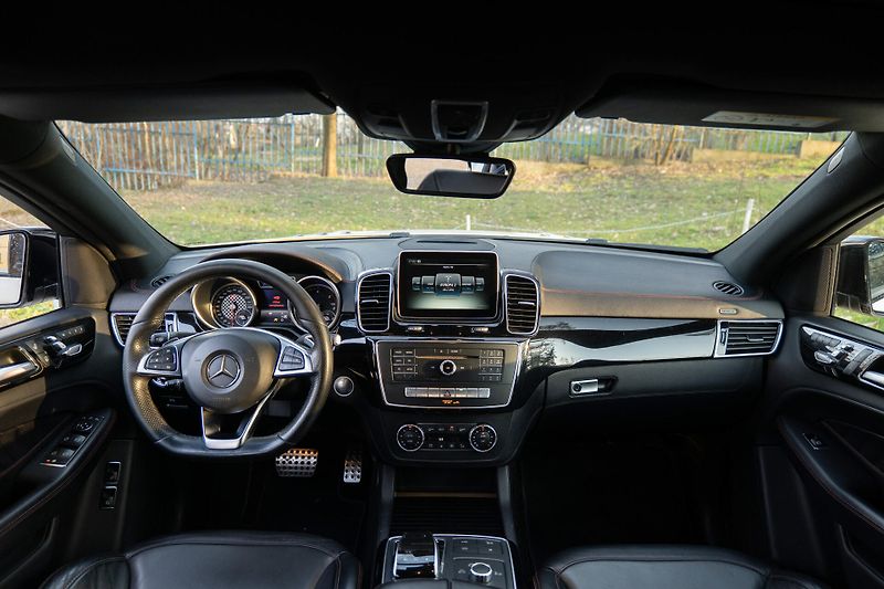 Mercedes-Benz GLE 350d 4M AMG Coupé 360 Pano Dis - fotka 15 z 40