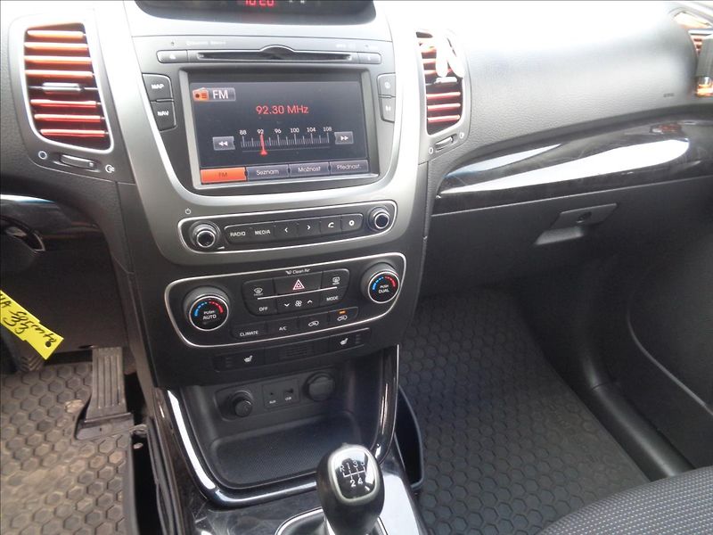 Kia Sorento 2,2 - fotka 13 z 19