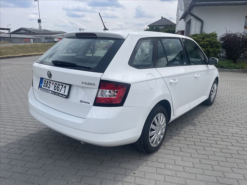 Škoda Fabia 1,4 TDi 66kw Klima FrontAssist - fotka 30 z 32