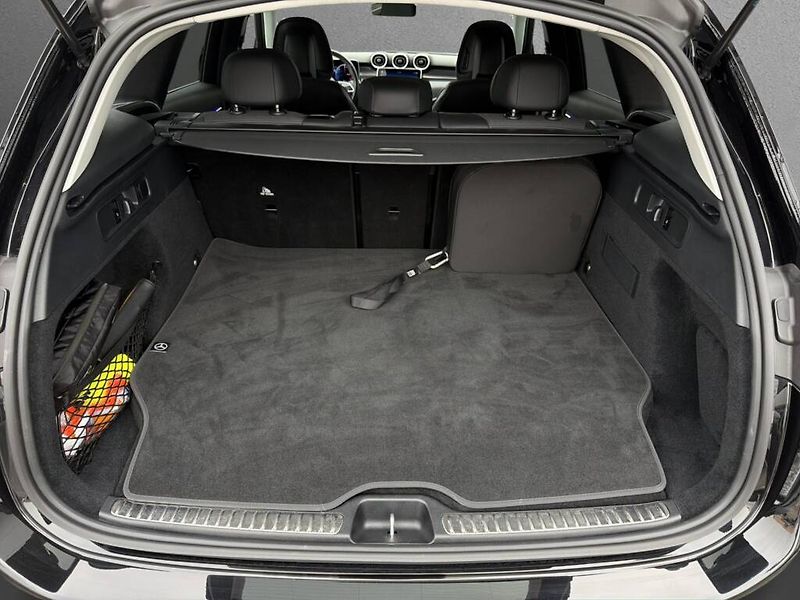 Mercedes-Benz GLC (2024) 300 e 4MATIC - fotka 26 z 29