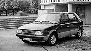 O tři měsíce později představený druhý prototyp Š 781 FV 2 naznačoval, jak by auto vypadalo s lepší výbavou De Luxe. Karoserie dostala tmavě modrý lak a nárazníky byly šedivé. Všimněte si předních světel z Lady 2105 vyvinutých novojičínským Autopalem.