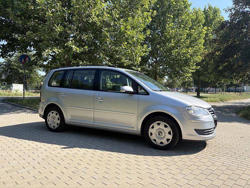 Volkswagen Touran 1.6 75kw Trendline 7 míst - fotka 10 z 25