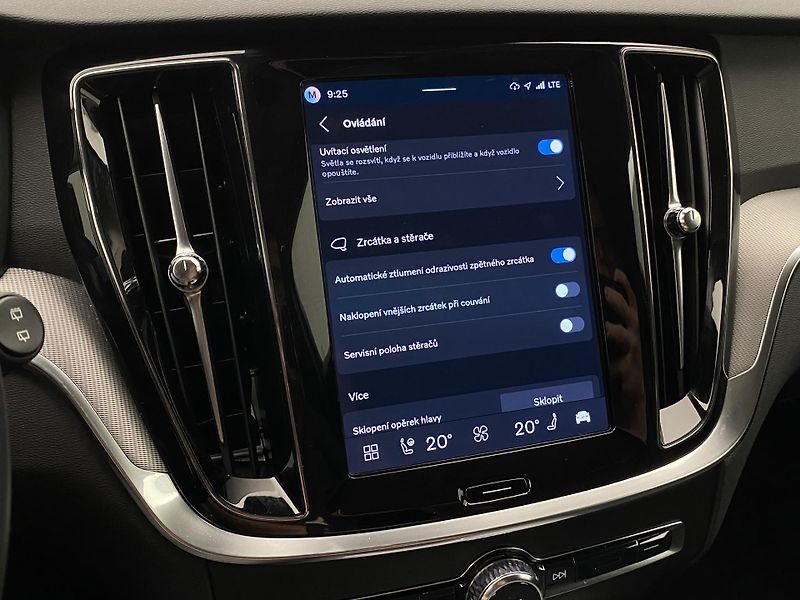 Volvo V60 B4 DARK PLUS AUT CZ - fotka 47 z 54