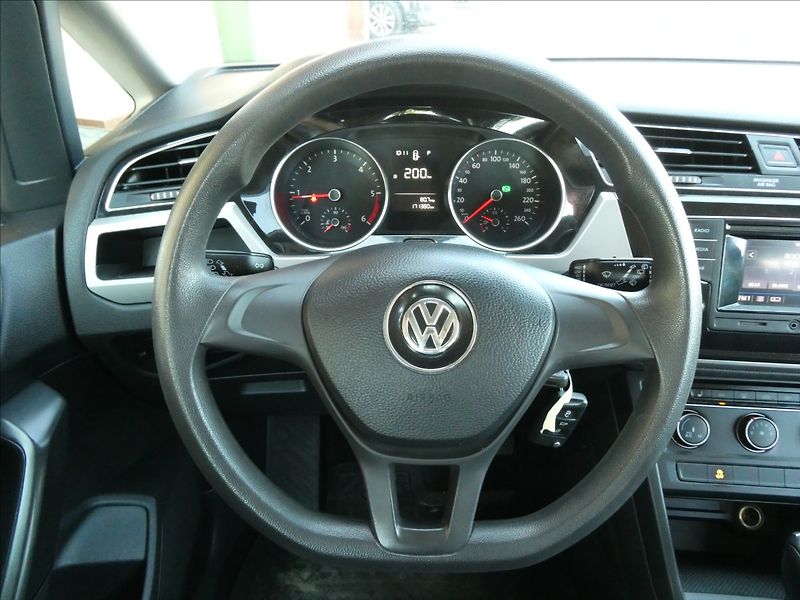 Volkswagen Touran 1,6 TDi DSG 7.míst,1maj.,závěs - fotka 30 z 35