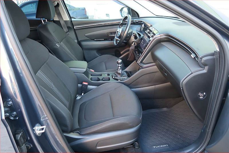 Hyundai Tucson (2021) Family 1.6 T-GDI - fotka 9 z 17