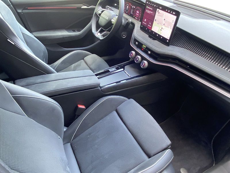 Škoda Superb (2025) Combi 2.0 TDI 4x4 DSG Sportlin - fotka 10 z 38