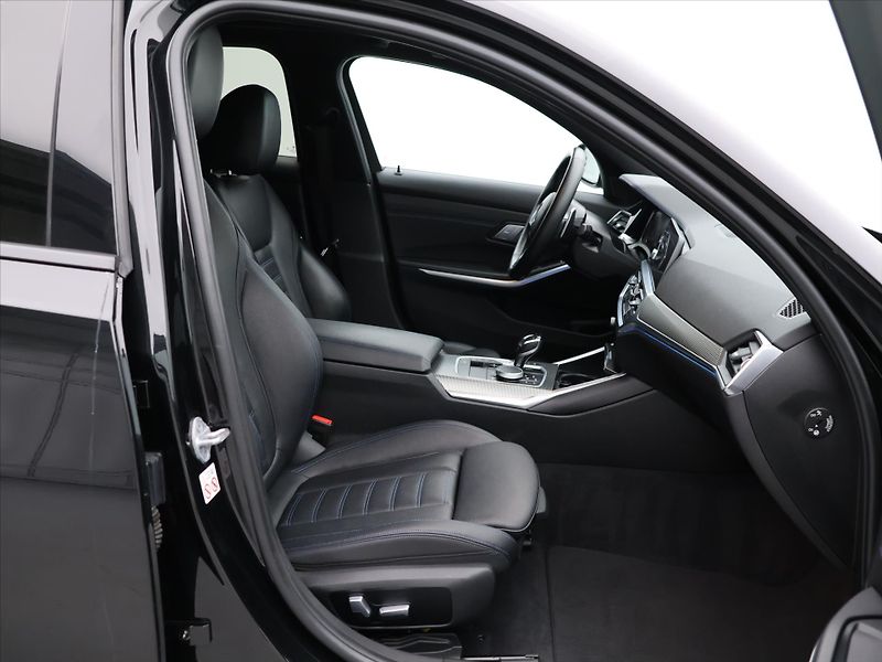 BMW Řada 3 2,0 330e xDrive M-Paket Laser - fotka 13 z 40