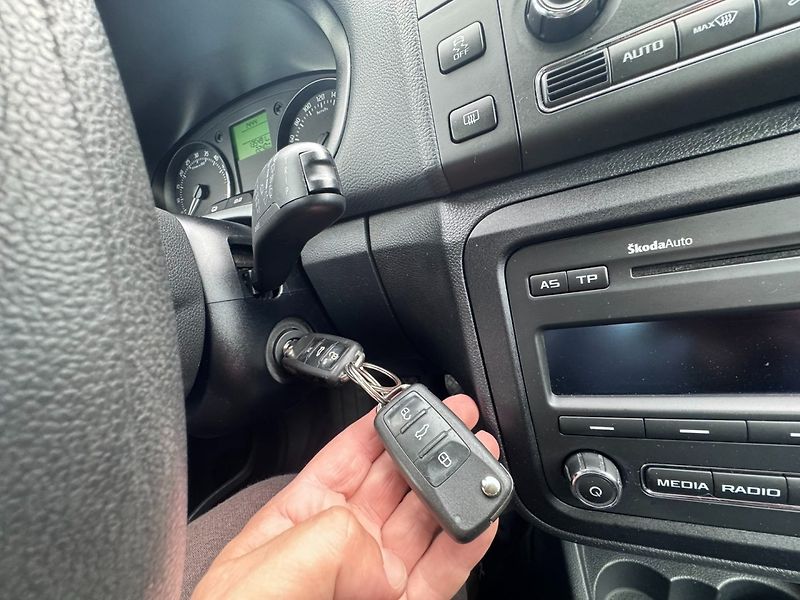 Škoda Roomster (2011) 1,6 TDI 77 KW KILOMETRY TAŽNÉ - fotka 28 z 50