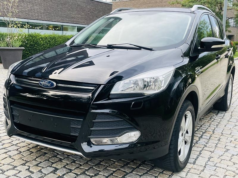 Ford Kuga 2.0TDCi 4x4 MAN TAŽNÉ VÝHŘEV - fotka 4 z 44