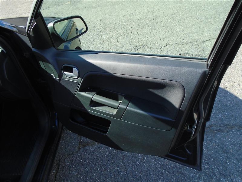 Ford Fusion 1,4 - fotka 17 z 21