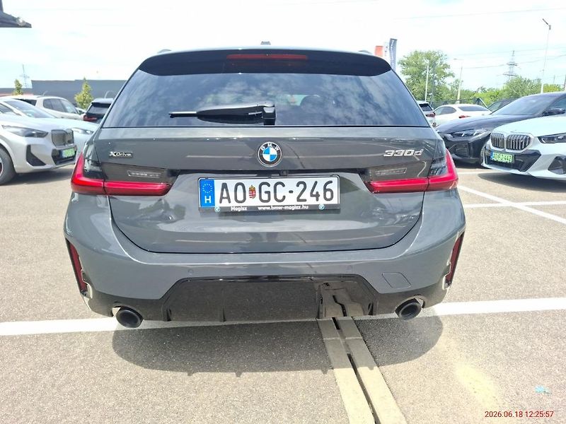 BMW Řada 3 330d xDrive Touring - fotka 6 z 22