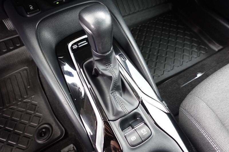 Toyota Corolla 1,8HSD Comfort Tech - fotka 20 z 31