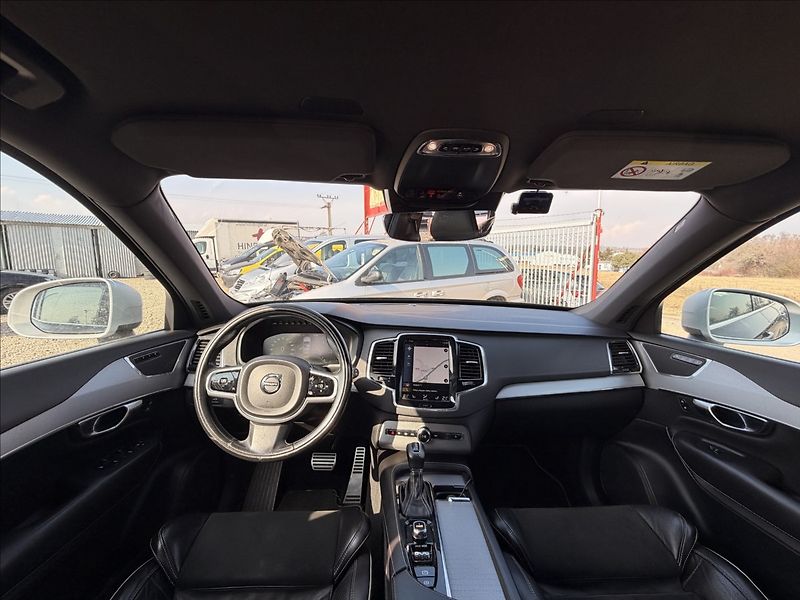 Volvo XC90 2,0 R-DESIGN SERVISKA TAŽNÉ - fotka 22 z 42