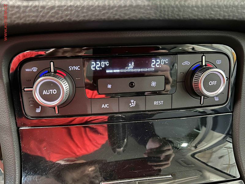 Volkswagen Touareg (2015) 3.0TDi quattro, AT, bixen - fotka 15 z 17