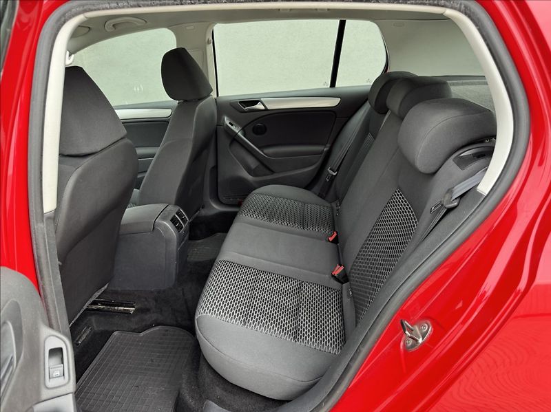 Volkswagen Golf 1,4 i 16V TRENDLINE 1.maj. ČR - fotka 19 z 50