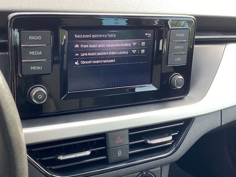 Škoda Scala (2022) 1.5 TSI Ambition - fotka 16 z 33