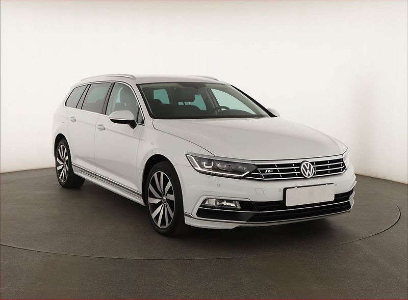 Volkswagen Passat (2018) R-Line 2.0 TDI, Automat, Kůže - fotografie inzerátu