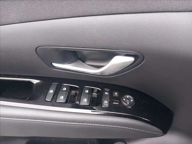 Hyundai Tucson 1,6 T-GDI DCT SMART - fotka 17 z 21