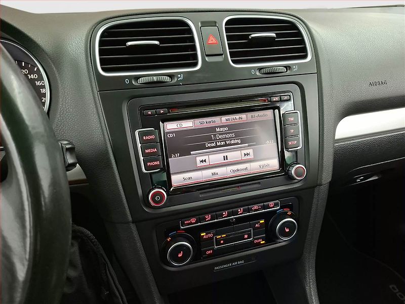 Volkswagen Golf (2011) Comfortline 1.6 TDI, Tempomat - fotka 12 z 17