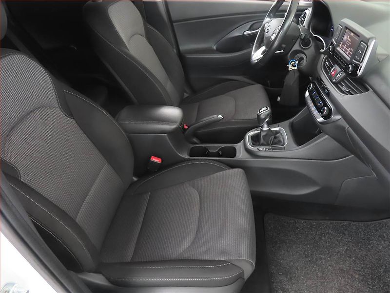 Hyundai i30 (2018) 1.6 CRDi, ČR,1.maj, Tempomat - fotka 9 z 15