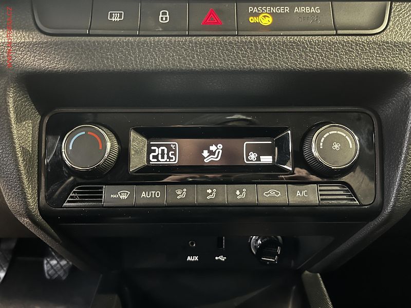 Škoda Fabia (2017) 1.0 TSi, ČR, AC, temp - fotka 14 z 15
