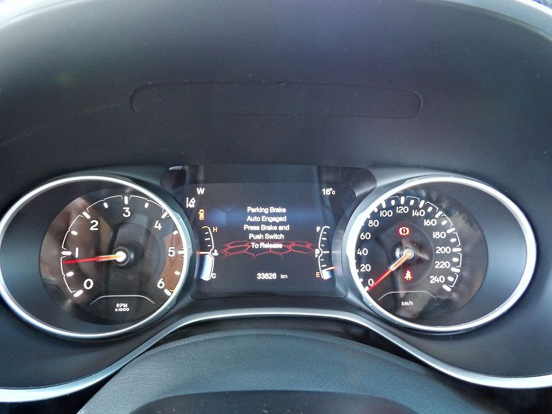 Jeep Compass 1.6Mjet Limited ČR 1maj. 33tis - fotka 17 z 32