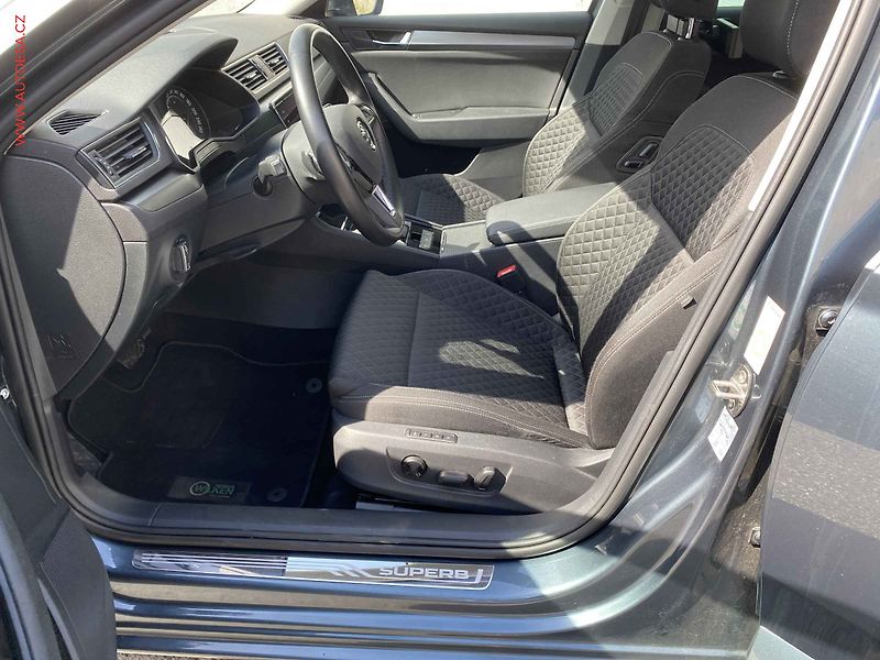 Škoda Superb (2018) 2.0 TDi, Style, DSG, bixen - fotka 9 z 17