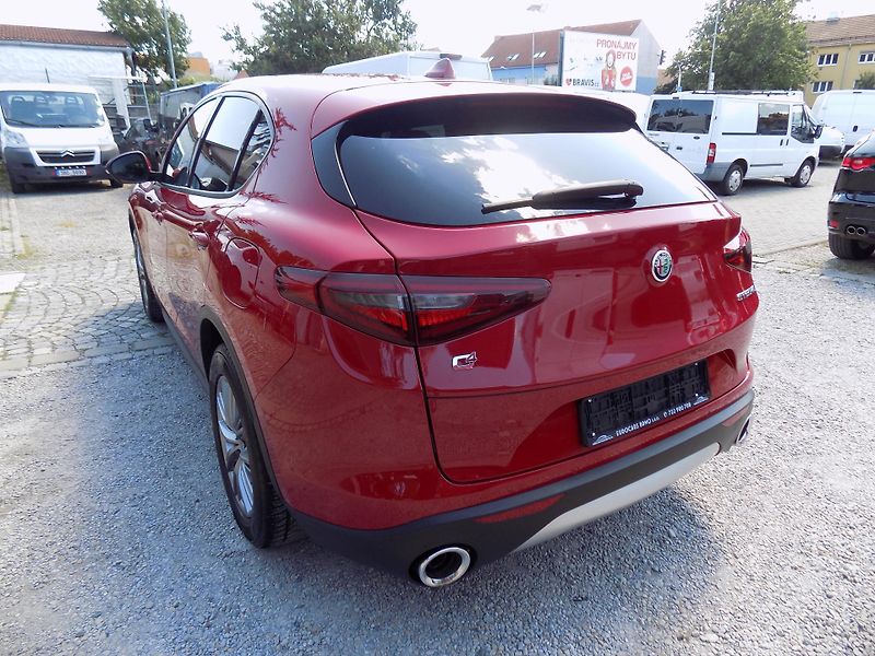 Alfa Romeo Stelvio 2,2 JTD 140 KW Q4 - fotka 13 z 40