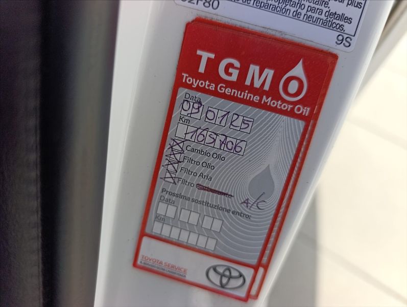 Toyota Auris 1,8 i HYBRID AT KAMERA NAVI - fotka 38 z 39