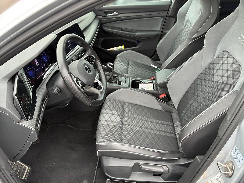 Volkswagen Golf (2022) R-LINE 1.5TSI 110kW CZ DPH - fotka 7 z 11