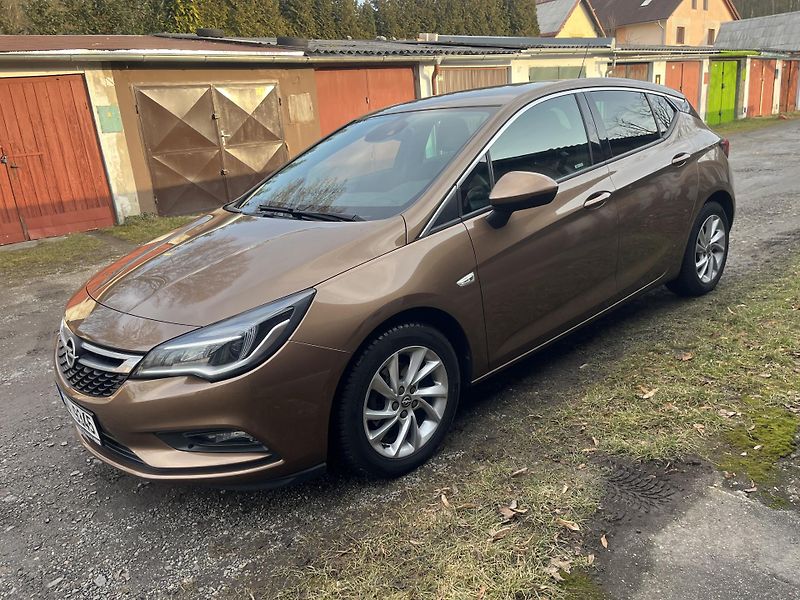 Opel Astra (2017) Kupované jako roční auto - fotka 2 z 9