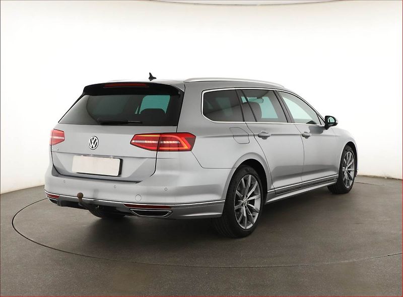 Volkswagen Passat (2019) 2.0 TDI, Automat, Navi - fotka 5 z 21