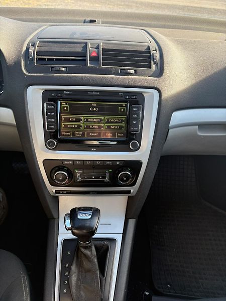 Škoda Octavia (2011) Škoda Octavia 2.0 TDI CR - fotka 14 z 21