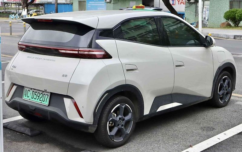 Čínský osobní automobil BYD Seagull z roku 2023.