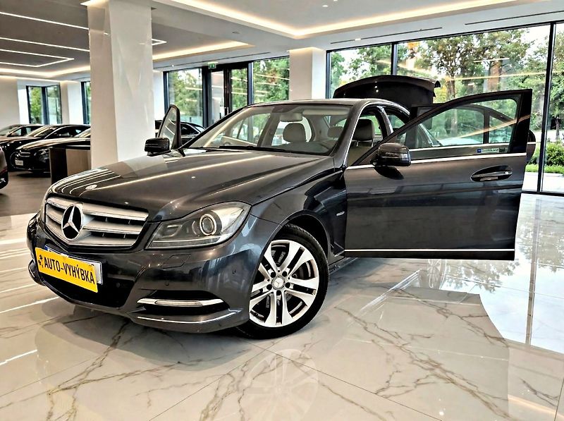 Mercedes-Benz Třídy C (2011) 300 CDi 4Matic,ČR. 1.majitel - fotka 1 z 23