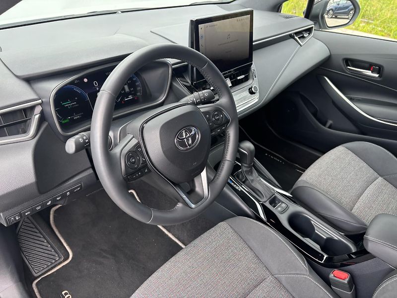 Toyota Corolla 1.8 HSD e-CVT Style Tech - fotka 11 z 28