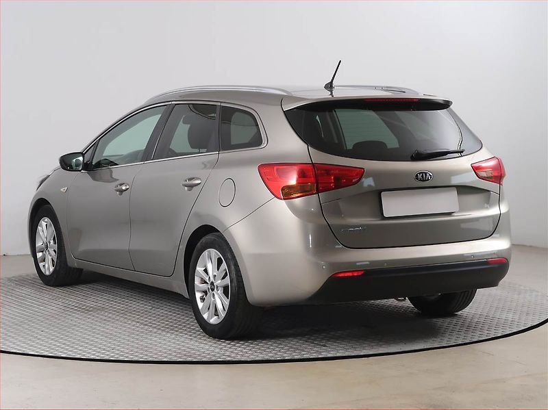 Kia Ceed (2016) Silver 1.6 GDI, Serv.kniha - fotka 4 z 14
