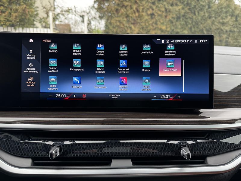 BMW X7 40i-INDIVID-MASÁŽE-R22-TAŽ. - fotka 26 z 47