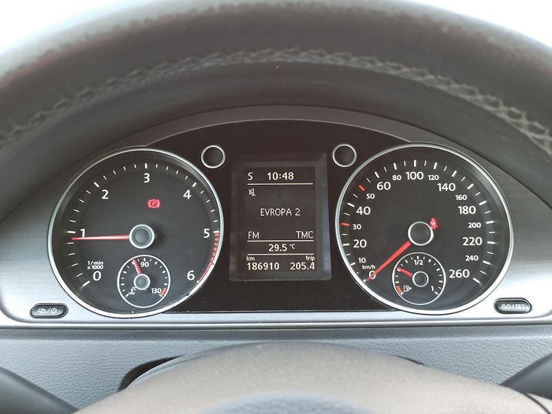 Volkswagen Passat 2.0TDI 103kW  - fotka 19 z 28