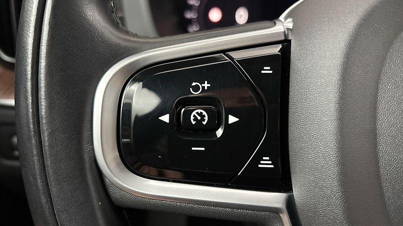 Volvo XC60 2.0 B5 AUT AWD Inscription - fotka 14 z 31