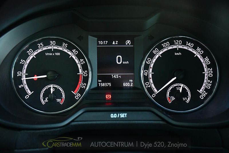 Škoda Octavia 1,6TDi MT CARPLAY TAŽNÉ - fotka 29 z 50