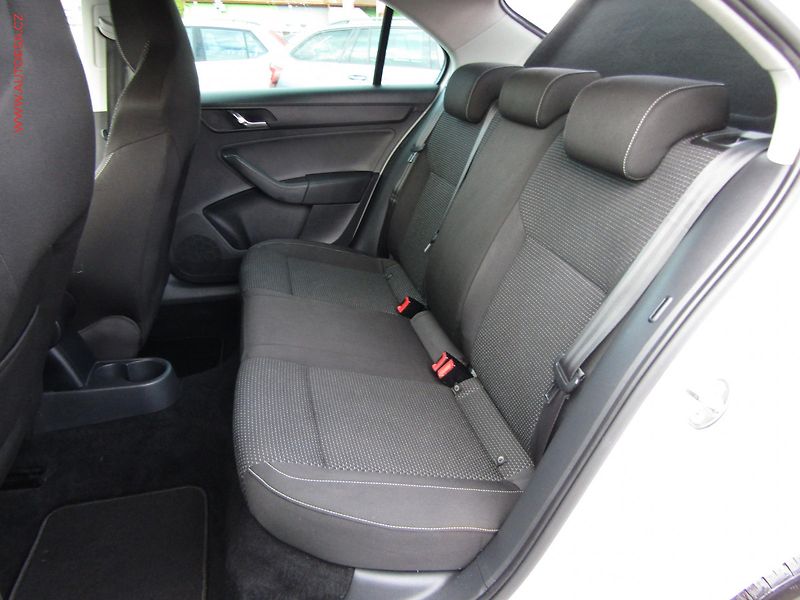 Škoda Rapid (2013) 1.6 TDi, Sport, navi - fotka 10 z 20
