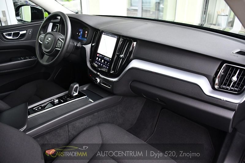 Volvo XC60 B4 AWD mHEV - fotka 15 z 44