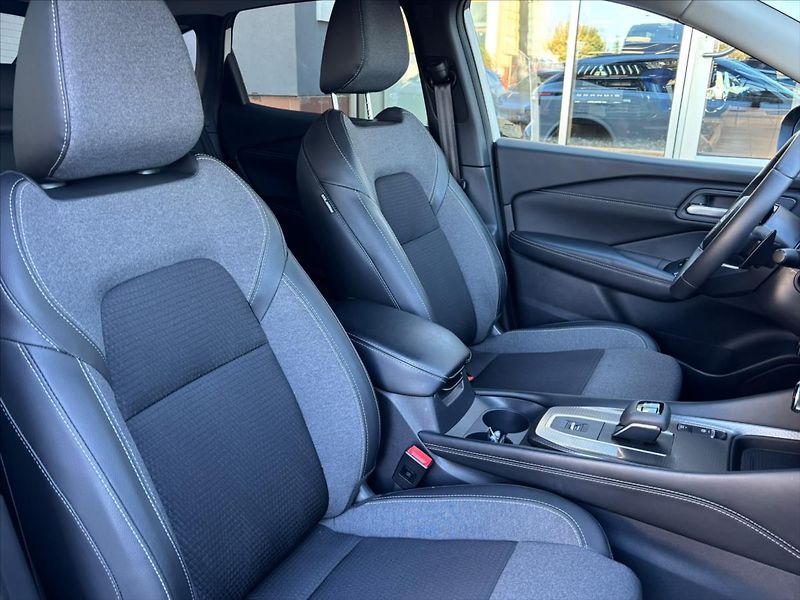Nissan Qashqai 1,3 DIG-T  X-Tronic N-Connecta - fotka 25 z 29