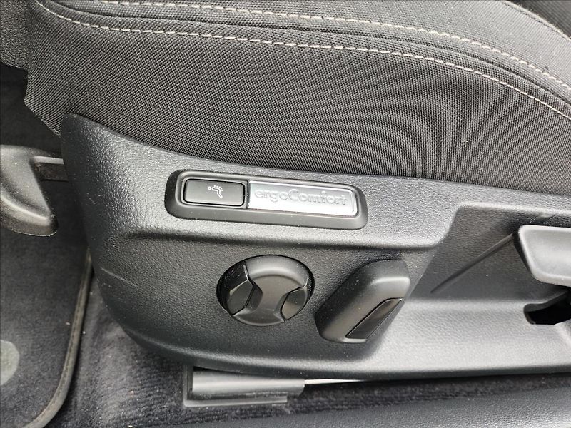 Volkswagen Passat 2,0 TDI,110kw,LED,SERVIS,TAŽNÉ - fotka 15 z 49