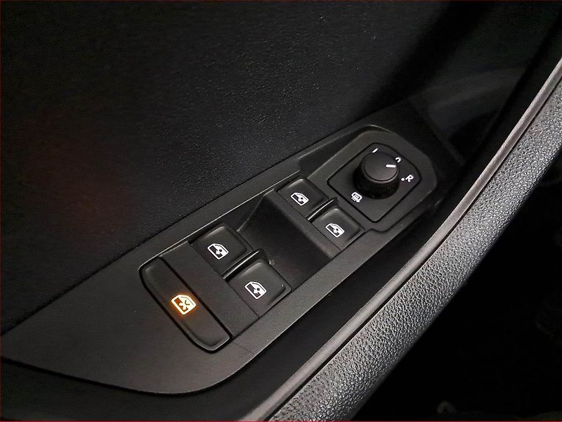 Škoda Karoq (2021) Ambition 2.0 TDI - fotka 18 z 25