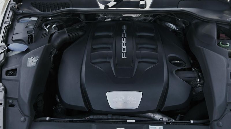 Porsche Cayenne (2011) - fotka 17 z 25